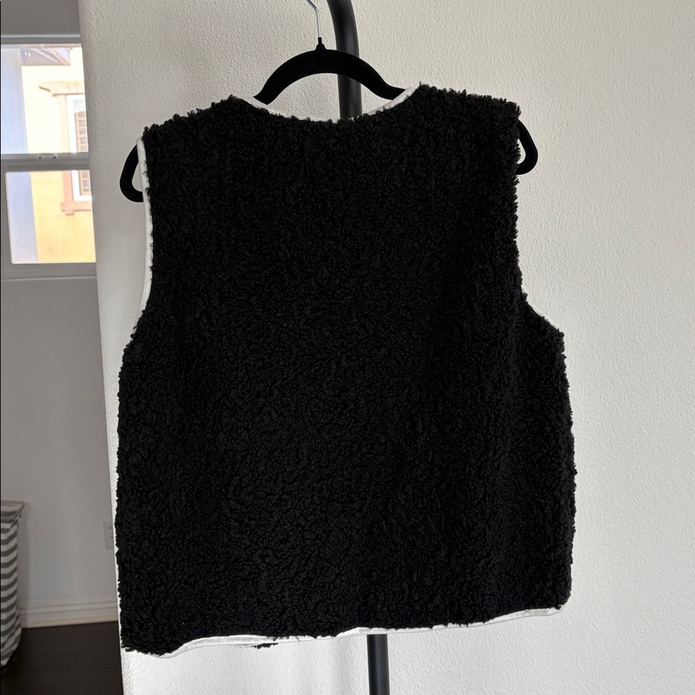 Commense Front Tie Sherpa Vest NWT Size M - Picture 4 of 6
